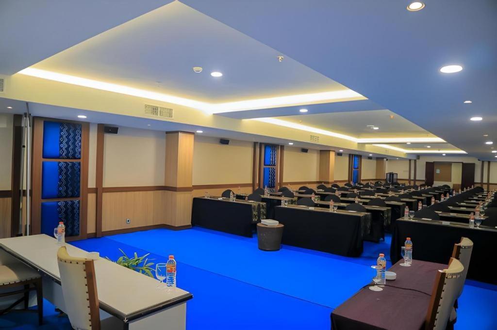 Grand Qin Hotel Banjarbaru Eksteriør bilde