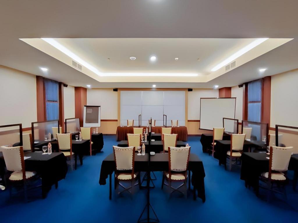 Grand Qin Hotel Banjarbaru Eksteriør bilde