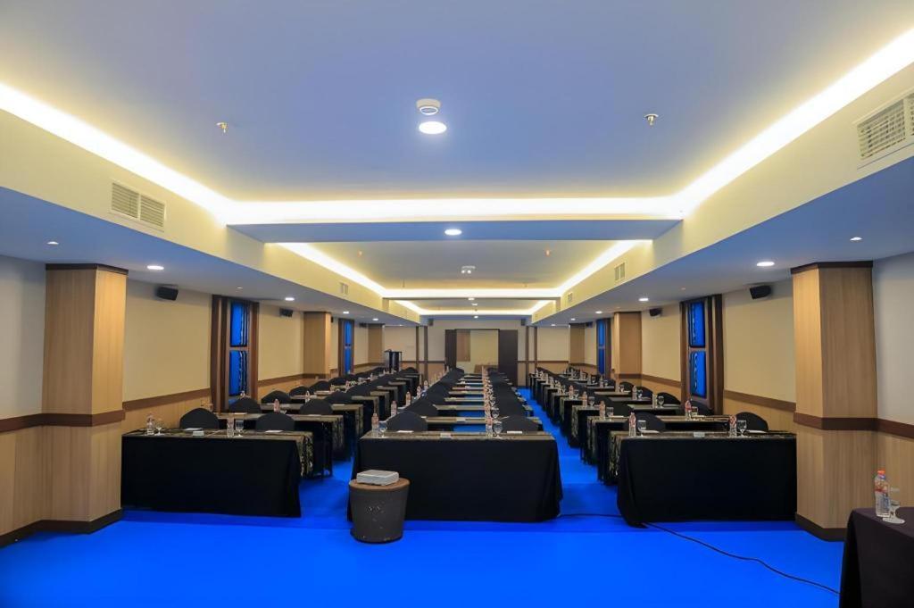 Grand Qin Hotel Banjarbaru Eksteriør bilde