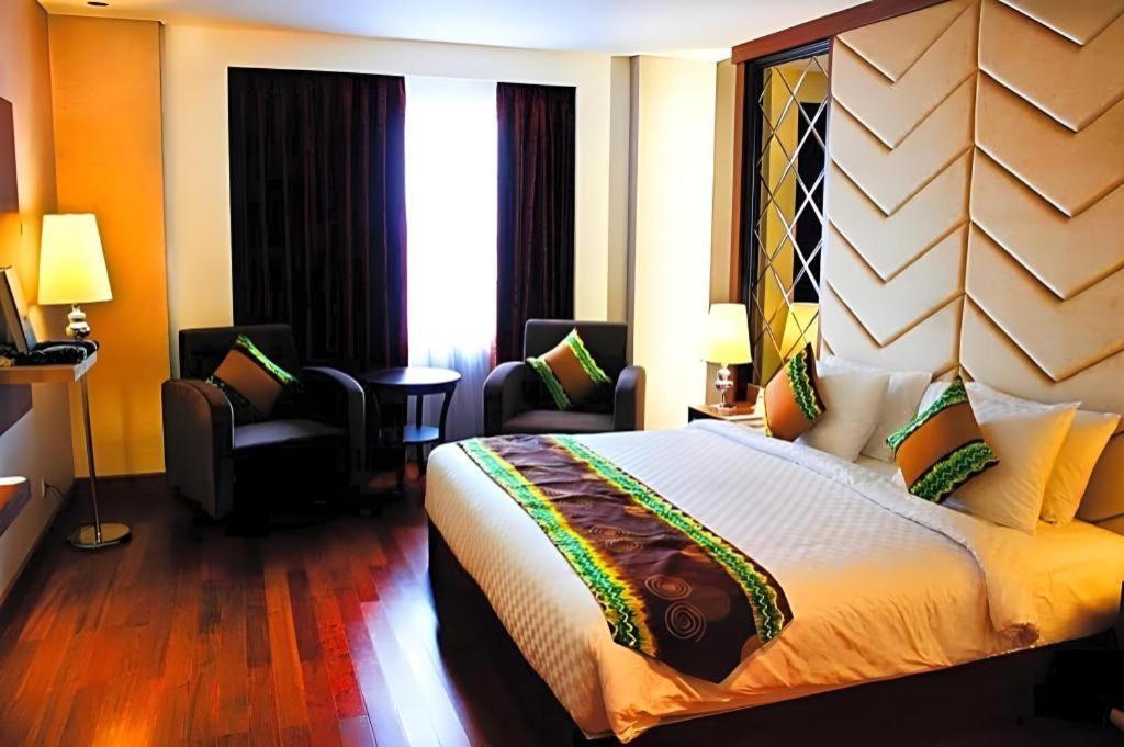 Grand Qin Hotel Banjarbaru Eksteriør bilde