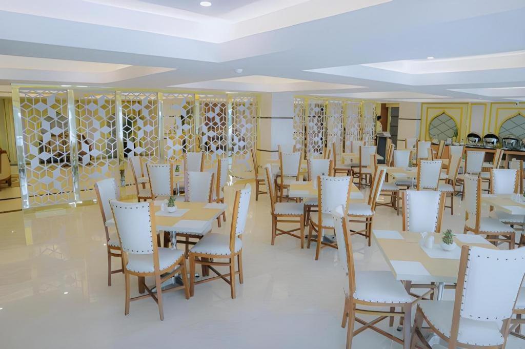 Grand Qin Hotel Banjarbaru Eksteriør bilde