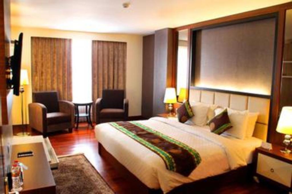 Grand Qin Hotel Banjarbaru Eksteriør bilde